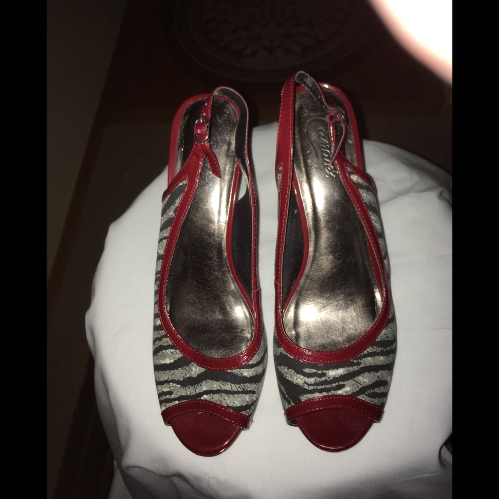 💥Candie’s - Zebra & Red Patent Trim Heels NWOB 10